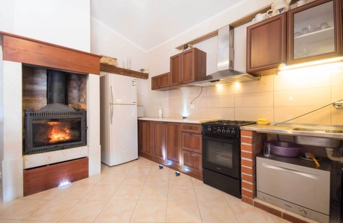 Rovinj Villa | Beach within a few minutes, 2 bedrooms, private pool, completely fenced