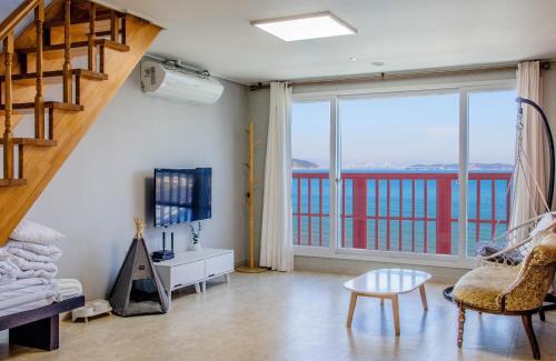 Geoje House | Beachblue Pension Geoje