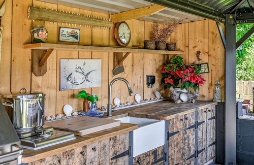 New Romney Cottage | Beachcomber - a holiday by Bloom Stays let that sleeps 8 guests in 4 bedrooms