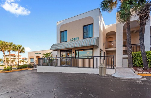 Crescent Beach Condo | Beacher's Lodge Studio Suite (not directly oceanfront)