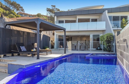 Sapphire Beach Villa | Beachfront #12 Beach Access, Pool, PetFriendly