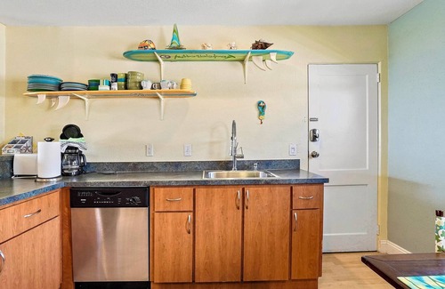 St. Pete Beach Condo | BEACHFRONT 2 BEDROOM!nSALE! Great Views! Walk to beach & restaurants!