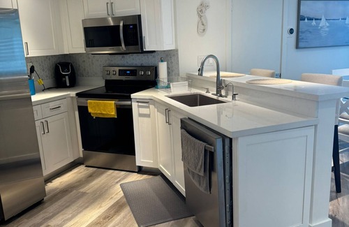 Fort Pierce Shores Condo | Beachfront 2BR/2BA Condo on Hutchinson Island w/Private Garage