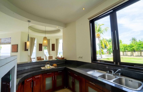Tukad Mungga Villa | Beachfront 4BR Family Villa in Lovina Bali