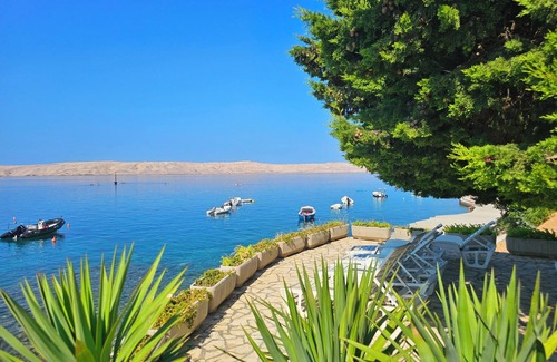 Cesarica Apartment | Beachfront apartment Baricevic with Pool - top 1