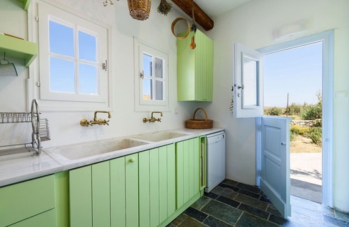 Paros Villa | Beachfront - Authentic- Idyllic- Relaxing -Homey - Sleeps 9 - Close to Naoussa