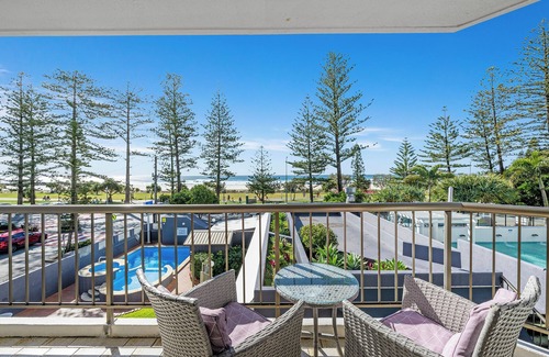 Coolangatta Apartment | Beachfront Beauty - Cooly