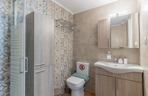 Nea Skioni House | Beachfront Bliss by halu! Spacious vacation house