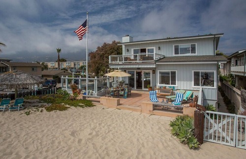 Carpinteria House | Beachfront Bliss - On the Sand in Carpinteria
