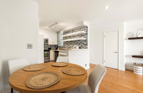 Wilshire Montana Apartment | Beachfront Bliss: Spacious 2BR Apt Santa Monica