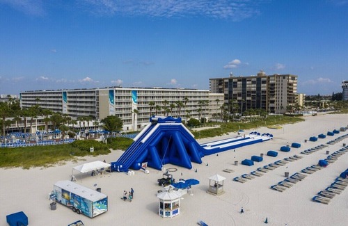 St. Pete Beach Resort | Beachfront Bliss: 1 BR Deluxe, Sleeps 6, 2 BA, Balcony, Wet Bar!