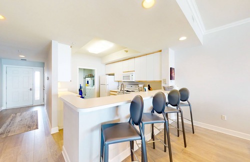 Navarre Beach Condo | Beachfront condo with amazing Gulf view, pool, gym & AC - next to Navarre Pier