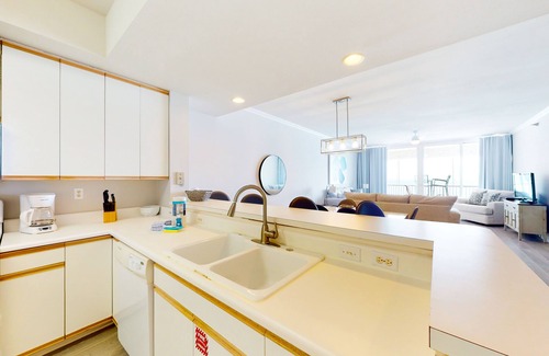 Navarre Beach Condo | Beachfront condo with amazing Gulf view, pool, gym & AC - next to Navarre Pier