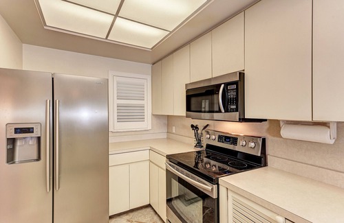 Holmes Beach Condo | Beachfront Condominium on the white sandy beach of Anna Maria Island.