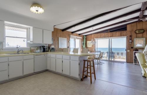 Spring Lake House | Beachfront cottage on North Shore Grand Haven