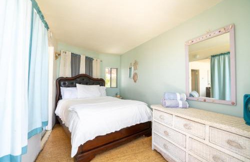 Townsite Apartment | BEACHFRONT COTTAGE UPPER UNIT