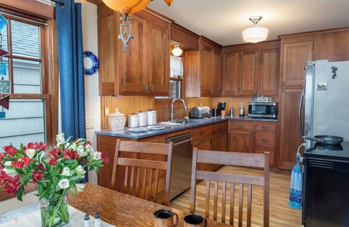 Lincoln City House | Beachfront cottage cozy & warm while watching wild surf action