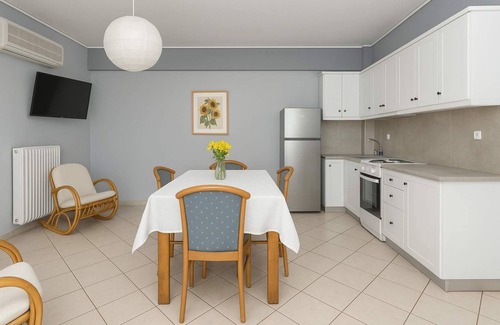 Kiato Apartment | Beachfront Cozy House - Kiatos' Seaview Retreat