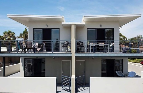 Mollymook Apartment | Beachfront Eight - Luxury apartment right on the waters edge