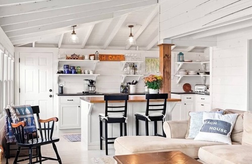 Ipswich Cottage | Beachfront family dream escape