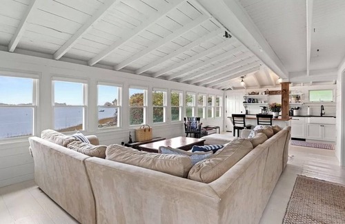 Ipswich Cottage | Beachfront family dream escape
