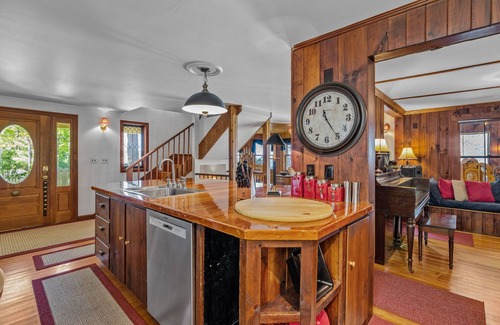 West Alton House | Beachfront Family Retreat On Winnipesaukee - Amazing Long Views