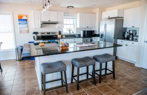 Willoughby Spit Condo | Beachfront Getaway, Mermaid Suite, 🐶 💙