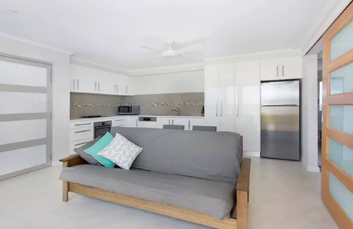 Warilla Apartment | Beachfront Holiday Studio with Garden