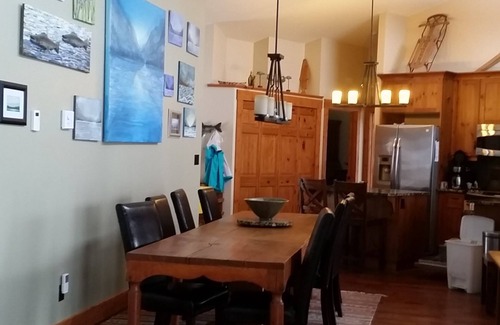 Proctor House | Beachfront Kootenay Lake British Columbia