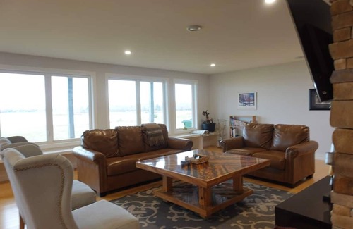 Tatamagouche Cottage | Beachfront luxury home w/Hot tub