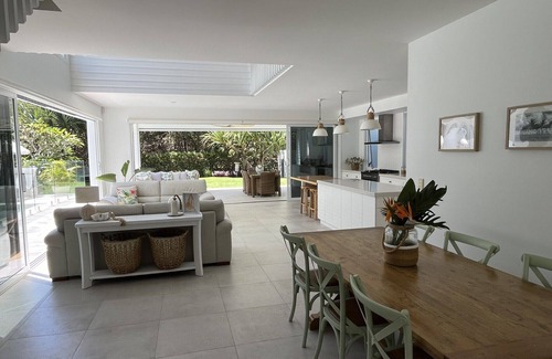 Kingscliff House | Beachfront Luxury House in SALT Village