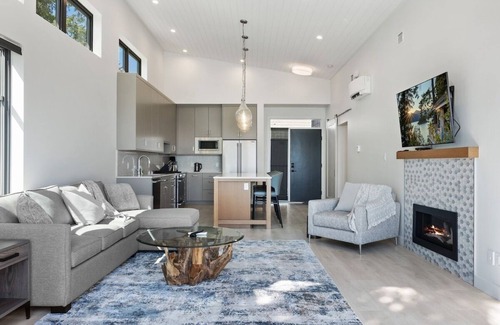 Black Creek House | Beachfront Luxury Suite #21 at THE BEACH HOUSE