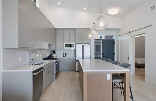 Black Creek House | Beachfront Luxury Suite #21 at THE BEACH HOUSE