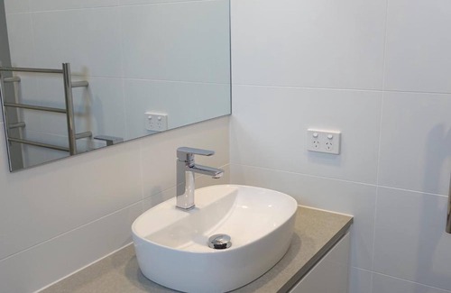 Apollo Bay Hotel | Beachfront Motel