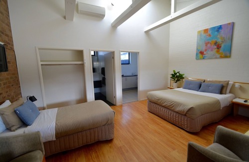 Apollo Bay Hotel | Beachfront Motel