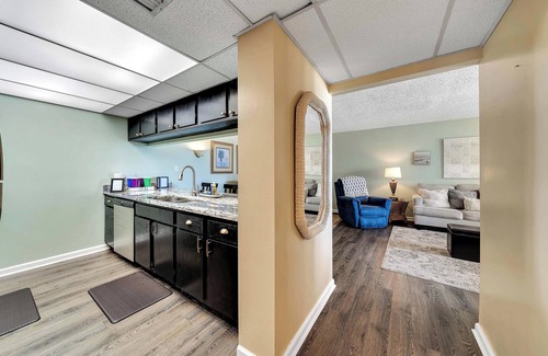 Panama City Beach Hotel | Beachfront Oasis- Peak Location