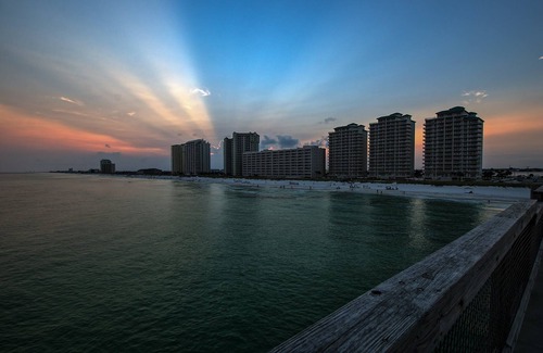 Navarre Beach Condo | 🌴 BEACHFRONT! RES'D GARAGE PRKNG, 2 BEACH CHAIRS &1 UMBRELLA for your stay! 😎