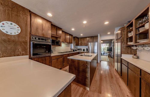 Zephyr Cove House | Beachfront Retreat | Sweeping Lake Views | Sleeps 10