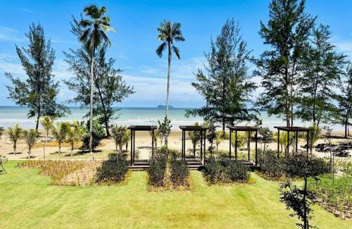 Sematan Apartment | Beachfront Retreats @RoxyBeachSematanApt.