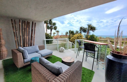 Sandestin Condo | Beachfront Sandestin, View Ocean/Beach, New Rmdld interior, mod decor greenspace