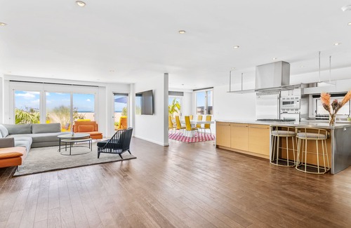 Marina Peninsula House | BeachFront Sunshine Paradise house