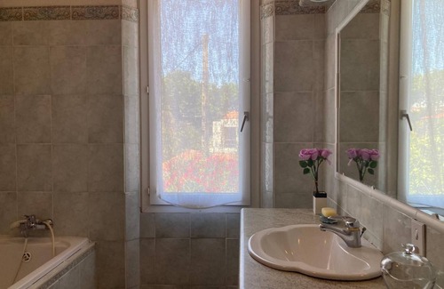 Les Sablettes Villa | Beachfront villa, your own private access to the beach.