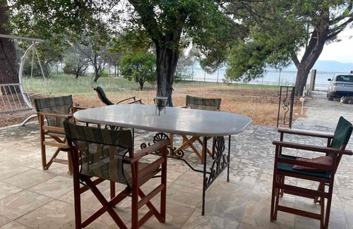 Sarakiniko House | Beachfront villa