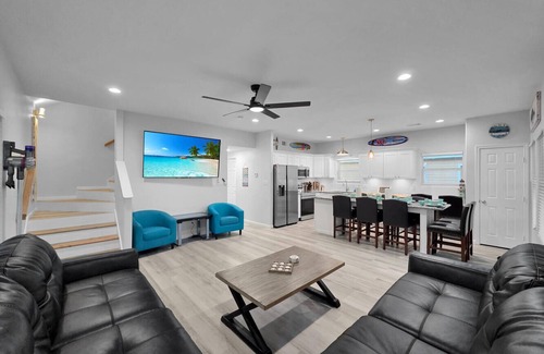 Port Bolivar House | BeachfrontHeatedPool!HotTub!Weddings!EventParking!Sleep24!Pets!Starlink!PuttPutt