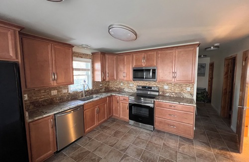 Oak Harbor House | "BEACHNUTS" -SPECTACULAR HOME ON LAKE ERIE ! n5 Bedrooms 12 Beds 4 Full Baths