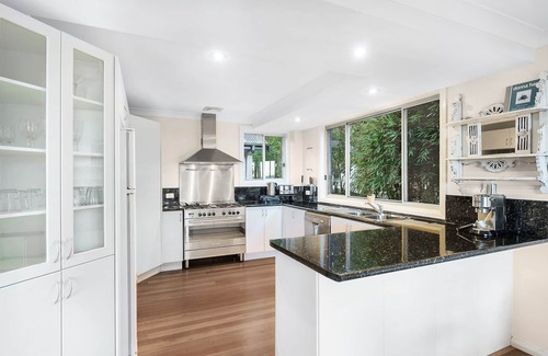 Coledale House | Beachouse Sharkies Opposite & Sea Views of Sharkies Beach