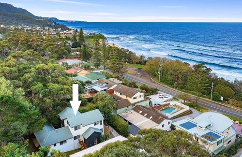 Coledale House | Beachouse Sharkies Opposite & Sea Views of Sharkies Beach