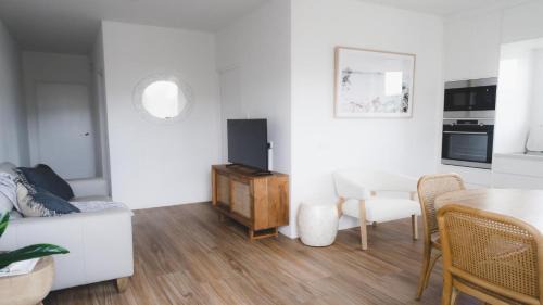 Wamberal House | Beachside #7 Close To Beach Accom Holidays