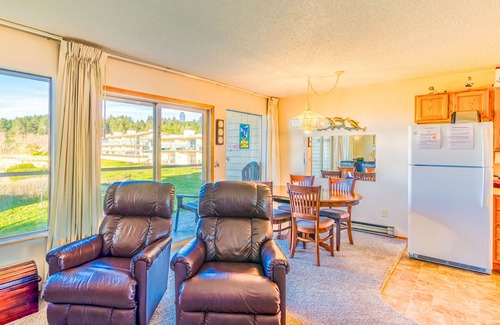 Moclips Condo | Beachside Condo next to the Moclips River
