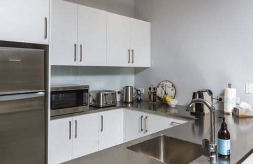 Castor Bay Cottage | Beachside Holiday - Castor Bay Holiday Apartment